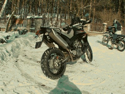 tył już z oponą enduro (na tym lodzie chyba gorsza od szosowki)