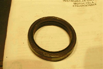 uszczelniacz główny- uszkodzenia od wbijania śrubokrętem